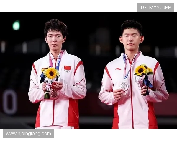 南京羽毛球队与深圳羽毛球队赛后复盘分析灵活性表现及战术调整