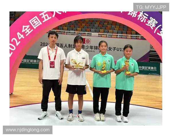 广州足球队在足球团队协作排行榜中荣获第三名展现出强大团队精神与合作能力