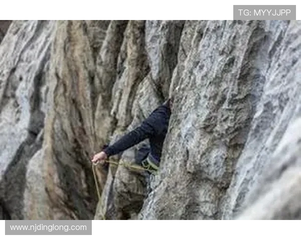深圳攀岩队的包夹战术揭秘与深度分析探讨攀岩运动的魅力与挑战 深圳攀岩队的包夹战术揭秘与深度分析探讨攀岩运动的魅力与挑战