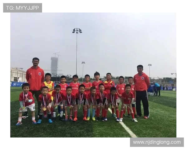 西安足球队荣登足球状态排行榜榜首引发热议与关注 西安足球队荣登足球状态排行榜榜首引发热议与关注