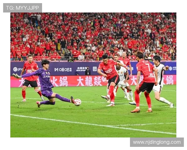 赛后分析：上海足球队与成都足球队比赛中的战术意识与表现探讨