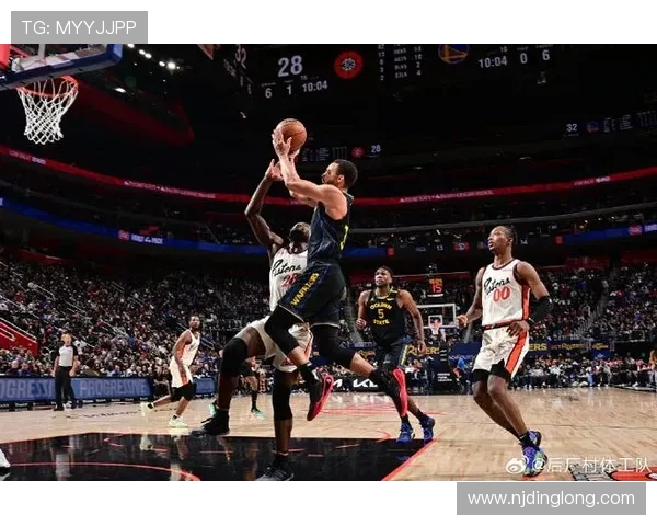 2017年勇士与活塞精彩对决回顾赛场瞬间与球员表现分析