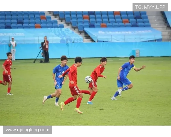 U18黑山队与匈牙利队激战正酣青少年足球赛精彩对决引人关注 U18黑山队与匈牙利队激战正酣青少年足球赛精彩对决引人关注