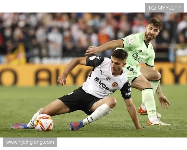 皇马与瓦伦西亚历史交锋战绩分析及近期表现对比