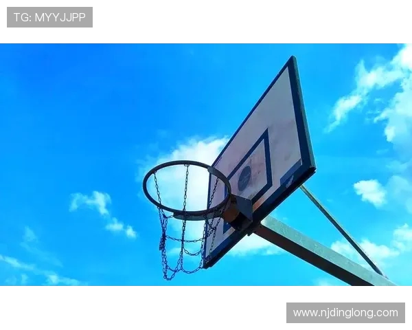 重庆篮球队的崛起之路揭秘:力量与激情交织的传奇故事